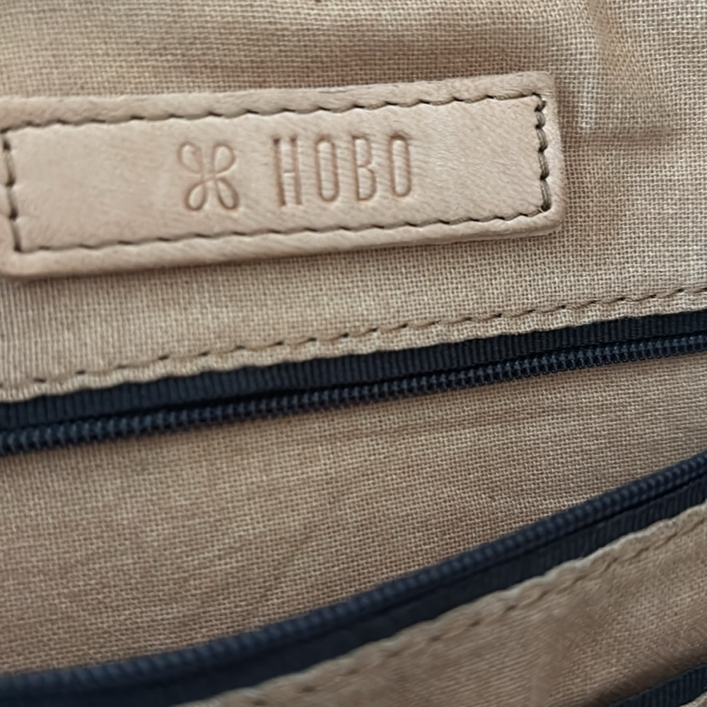 HOBO Beige Woven Tote Bag - Picture 4 of 10